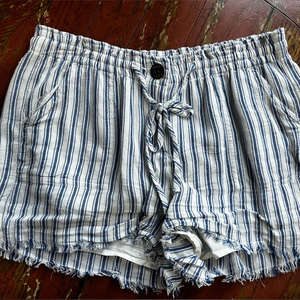 blue and white flowy shorts!